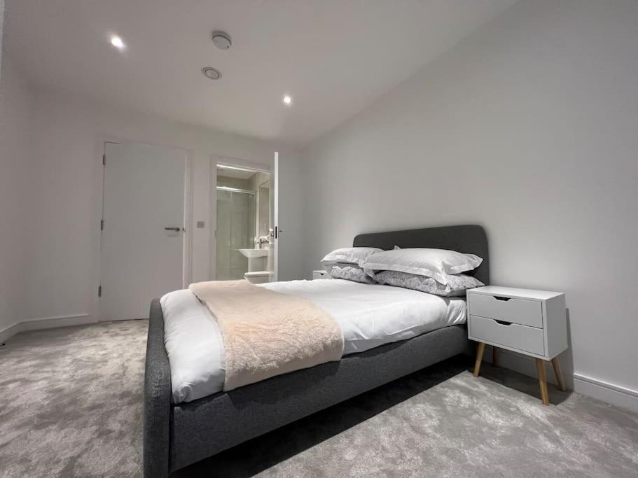 2 Bed Penthouse Style Apartment London Exteriör bild