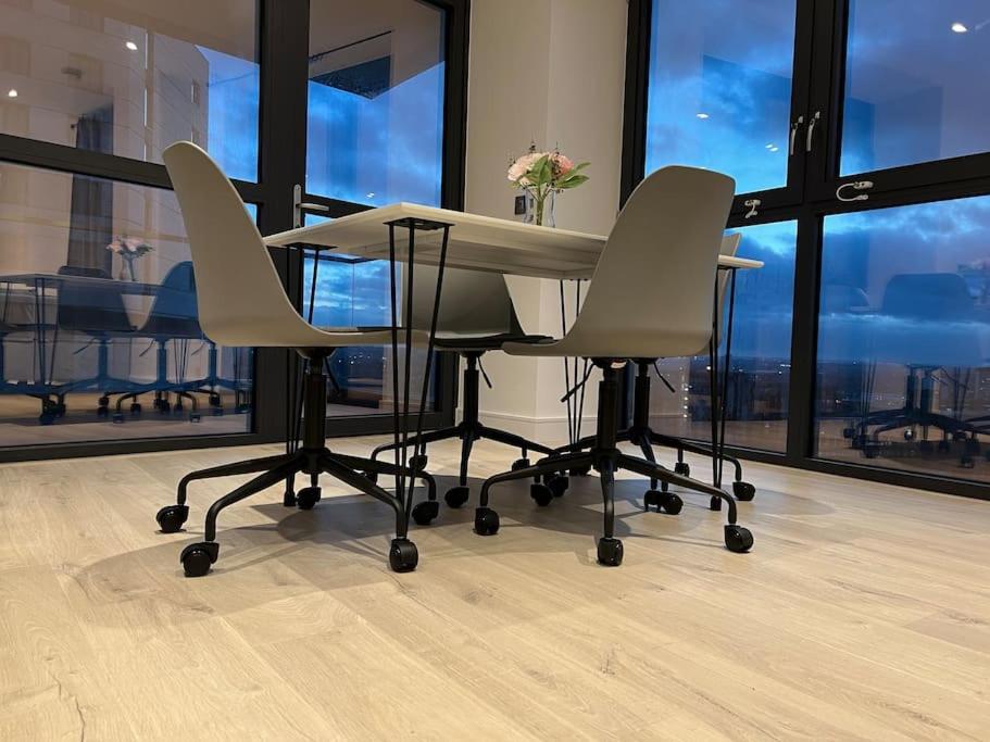 2 Bed Penthouse Style Apartment London Exteriör bild
