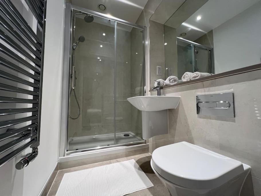 2 Bed Penthouse Style Apartment London Exteriör bild
