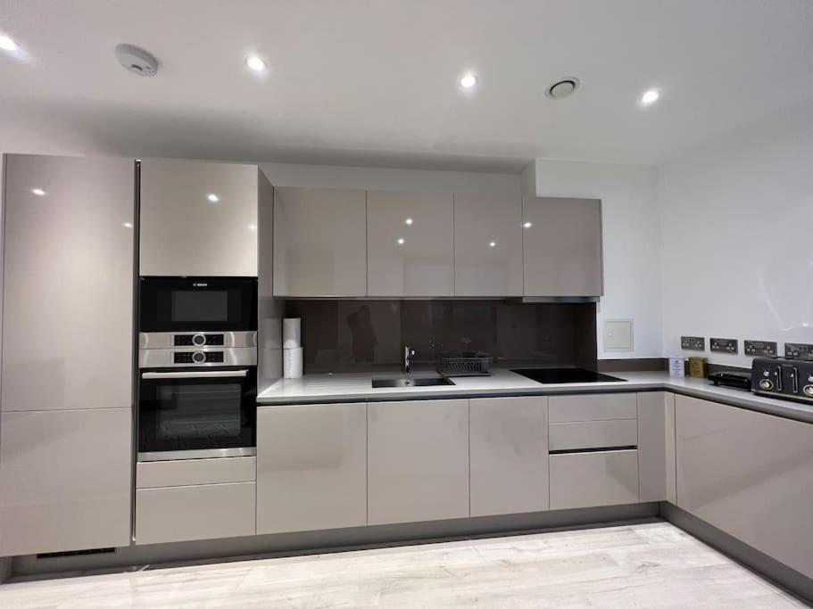 2 Bed Penthouse Style Apartment London Exteriör bild