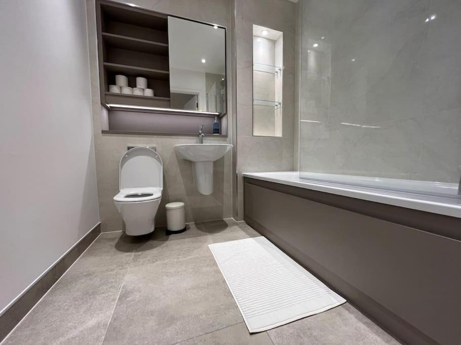 2 Bed Penthouse Style Apartment London Exteriör bild
