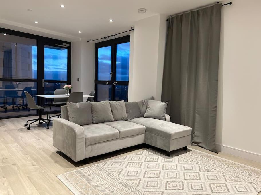 2 Bed Penthouse Style Apartment London Exteriör bild